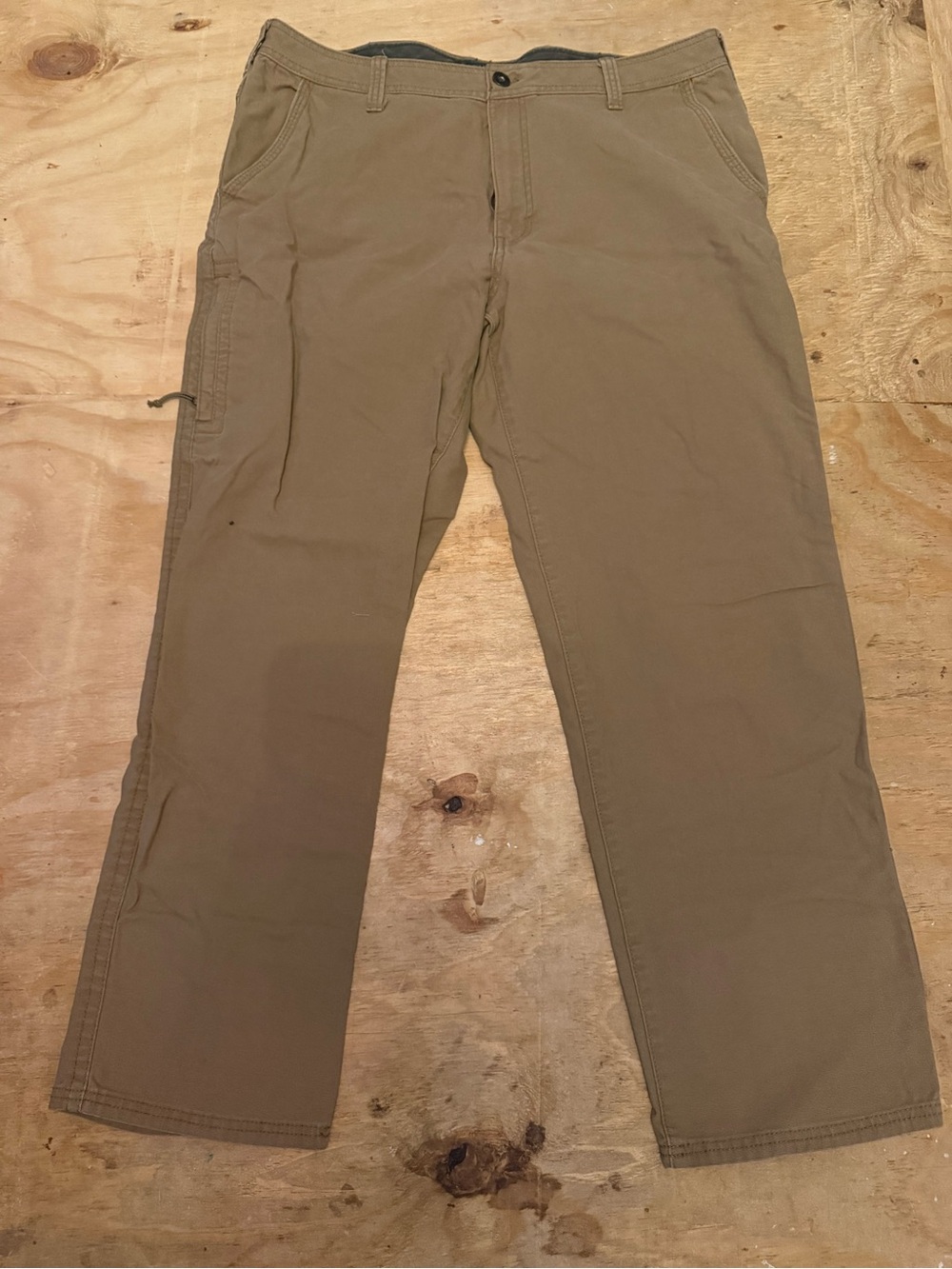 G.H. Bass & Co. Men's Khaki Cargo Pants